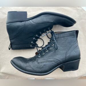 FRYE Carson Lace Up Boots - Black - Size 9
